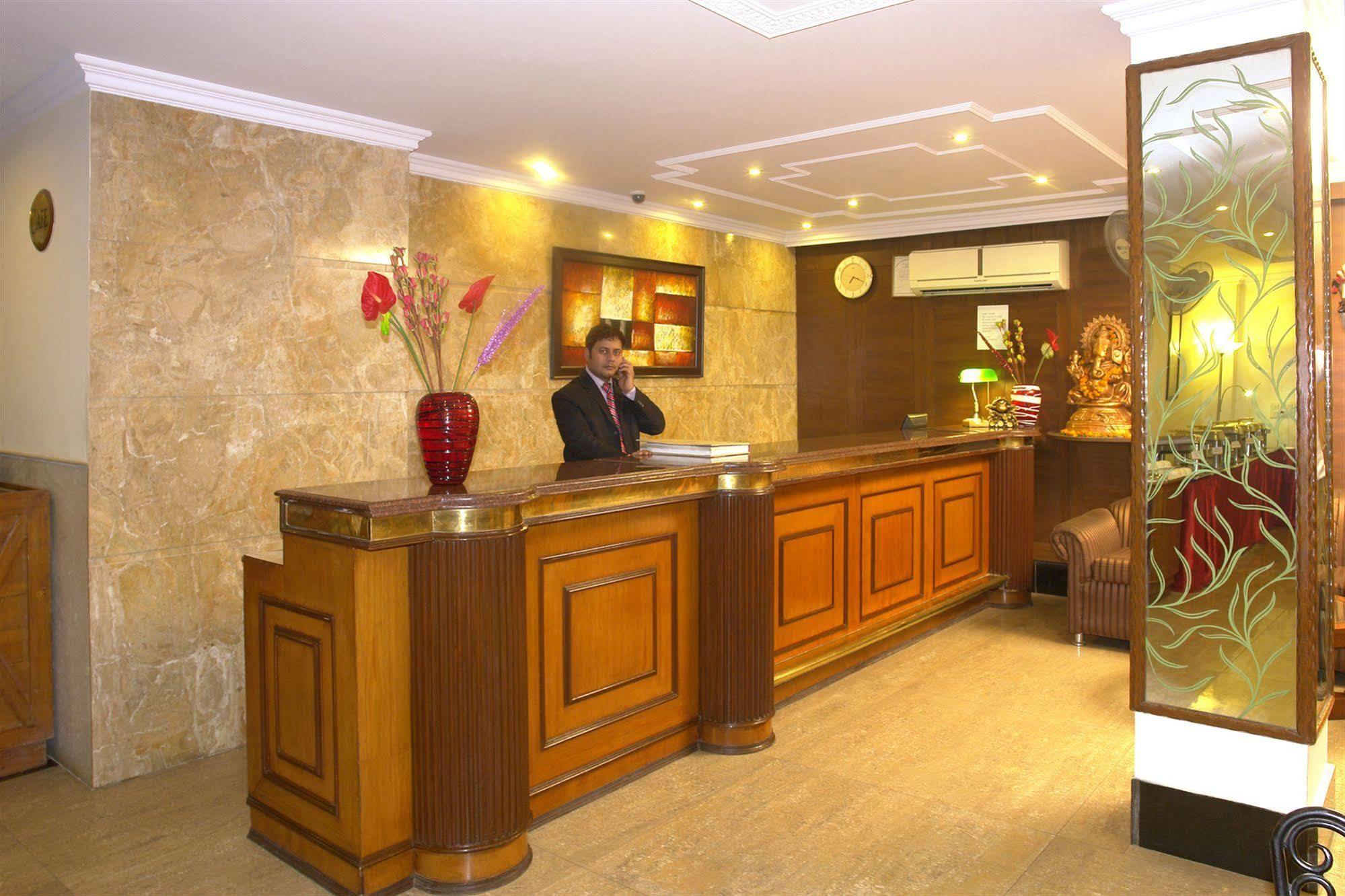 The Crest Inn Delhi  Eksteriør bilde