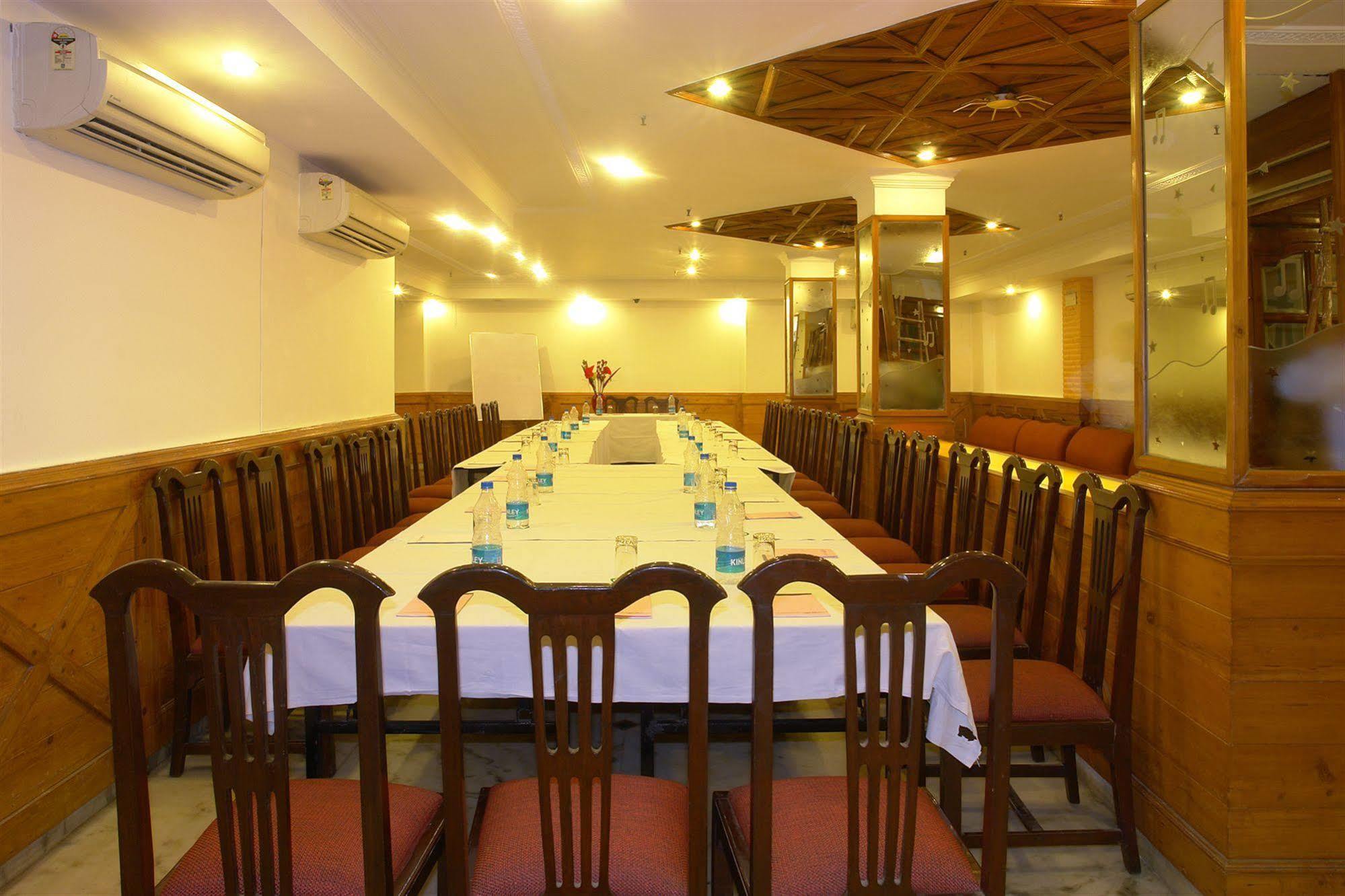 The Crest Inn Delhi  Eksteriør bilde