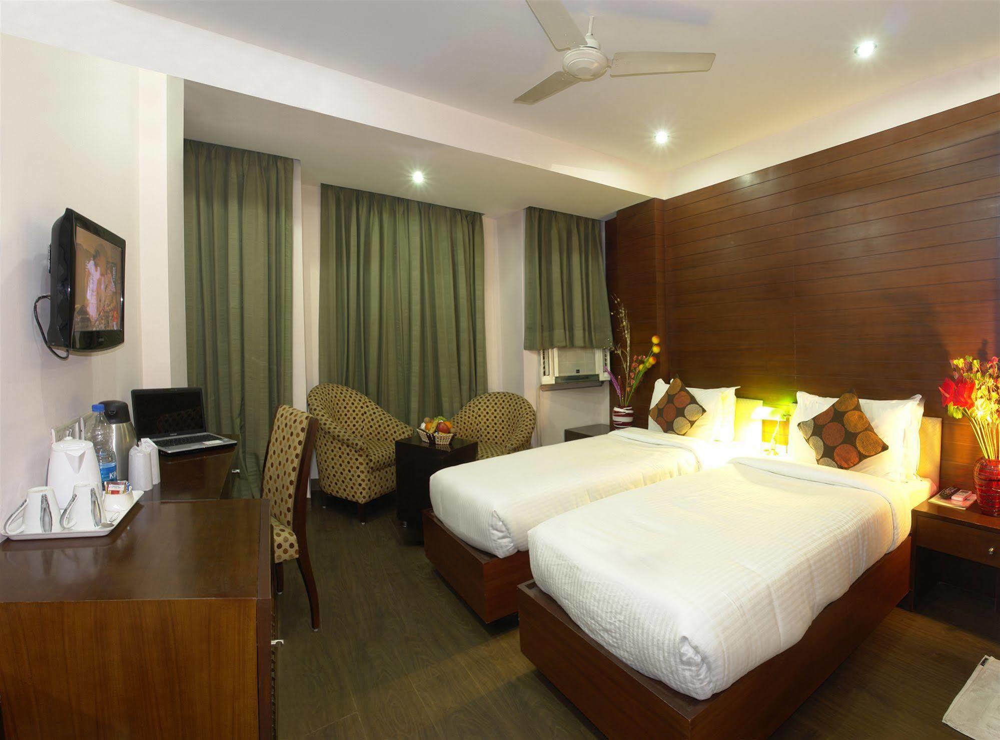 The Crest Inn Delhi  Eksteriør bilde