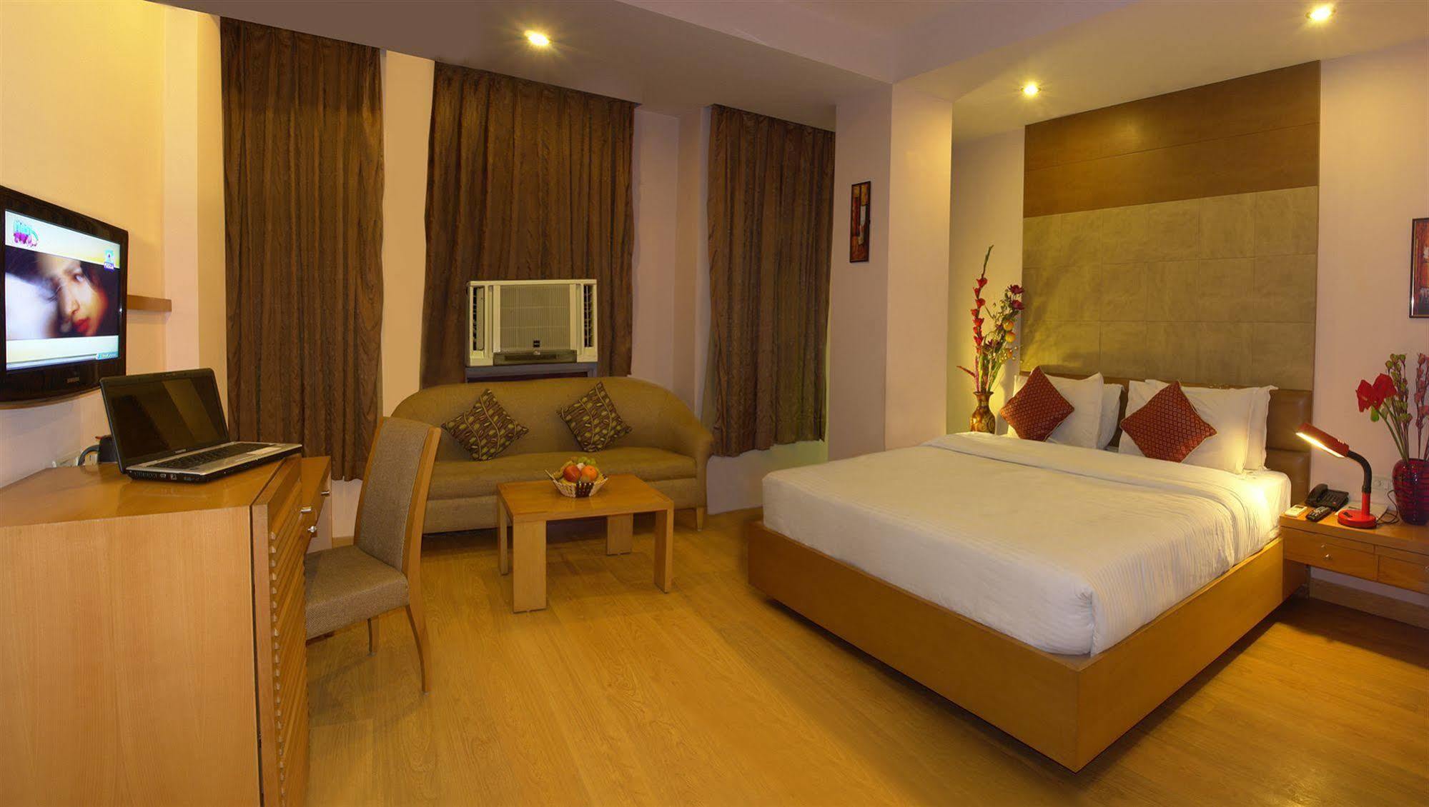 The Crest Inn Delhi  Eksteriør bilde